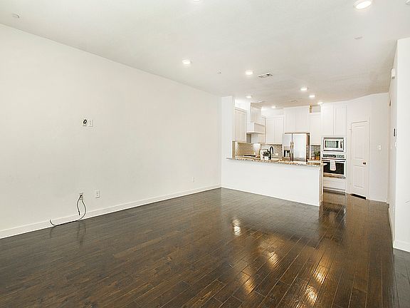 5th image of 432 Texas Dr