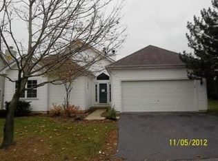 292 N Crooked Lake Ln, Lindenhurst, IL