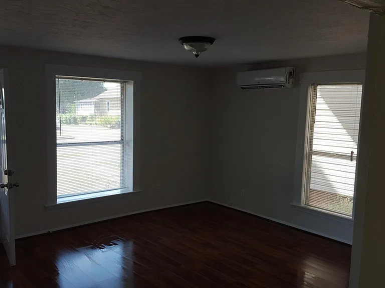 608 N Wentz St — Photo 6