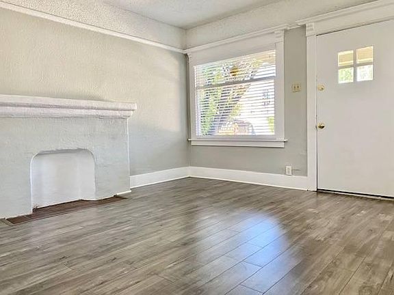 3rd image of 5806 York Blvd