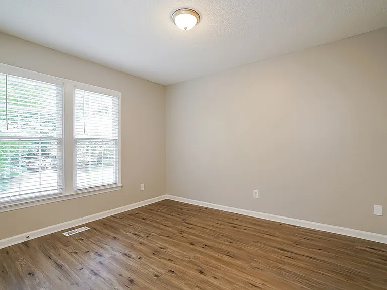 2100 Havering Pl — Photo 12