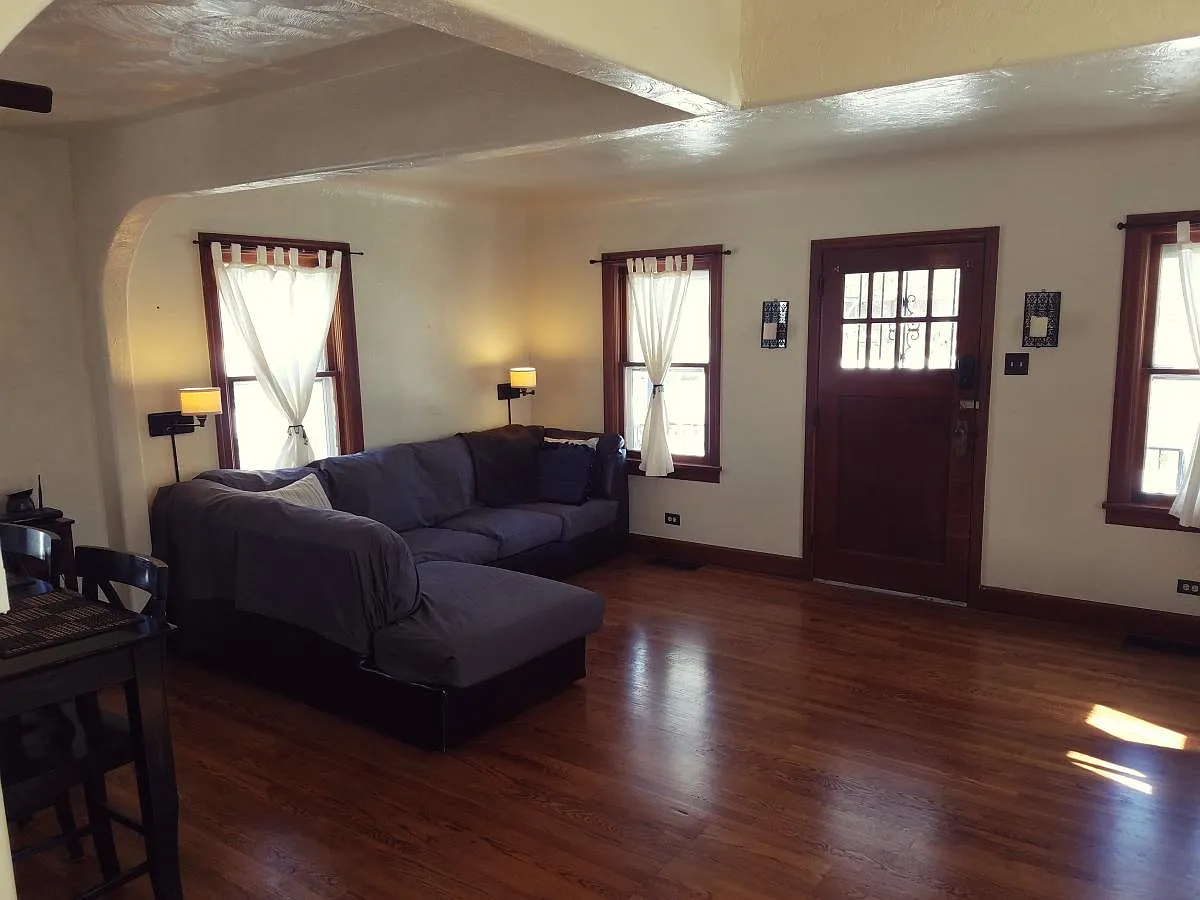 Living Room - 7900 Grandview Ave