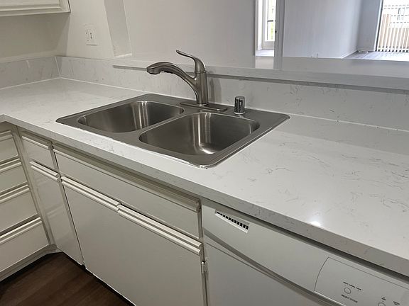 4th image of 1855 Purdue Ave APT 201