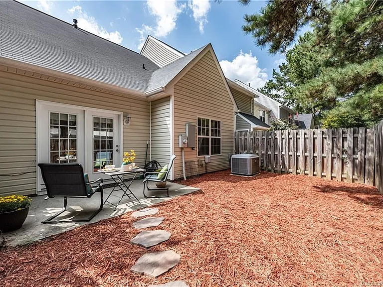 9619 Elizabeth Townes Ln — Photo 21