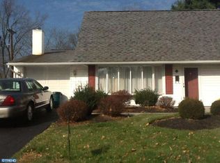 123 Harvest Rd, Levittown, PA 19056