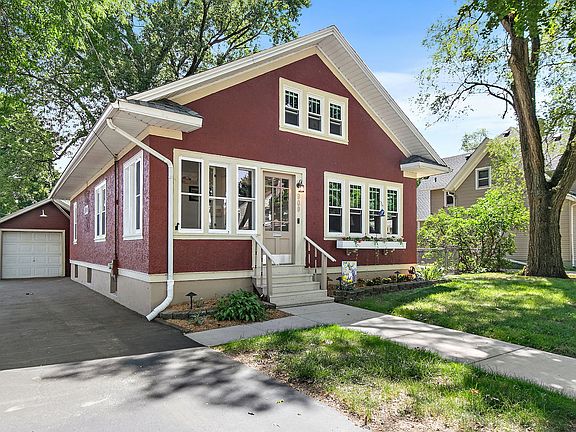 2nd image of 909 Augusta Ave