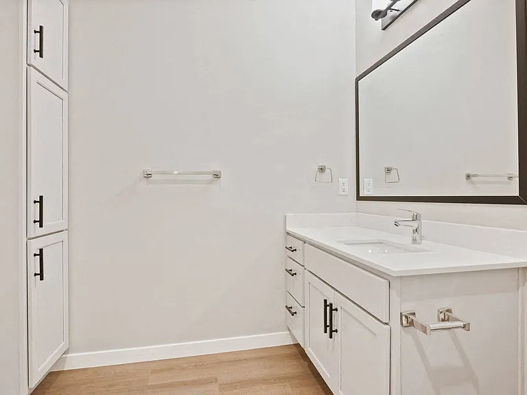 Lochner Apartments — Photo 22
