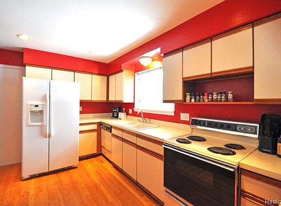 3rd image of 32200 Staman Cir