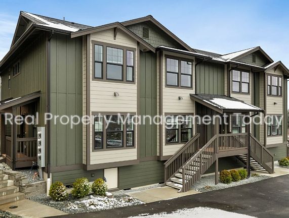 2nd image of 300 Larson St W #B