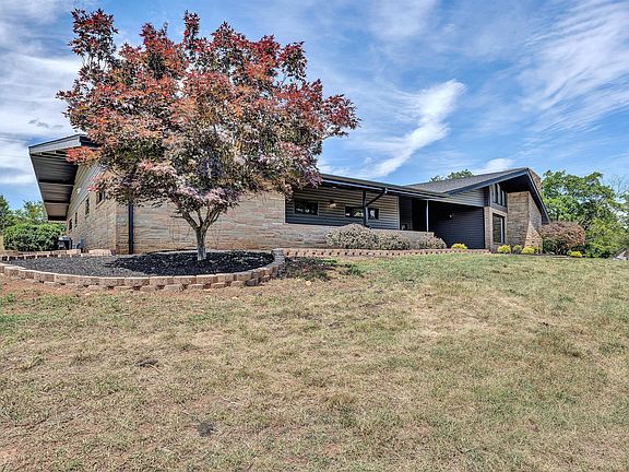 5th image of 1223 Roanoke Blvd