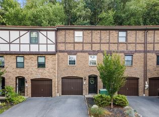 305 Newton Sq, Coraopolis, PA 15108