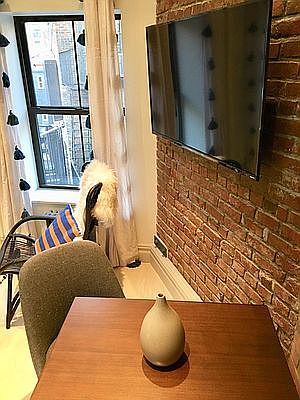3rd image of 161 W 4th St APT 2R