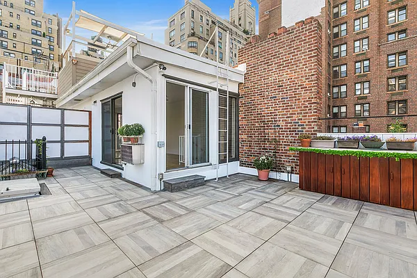 Sold by Compass | media 8