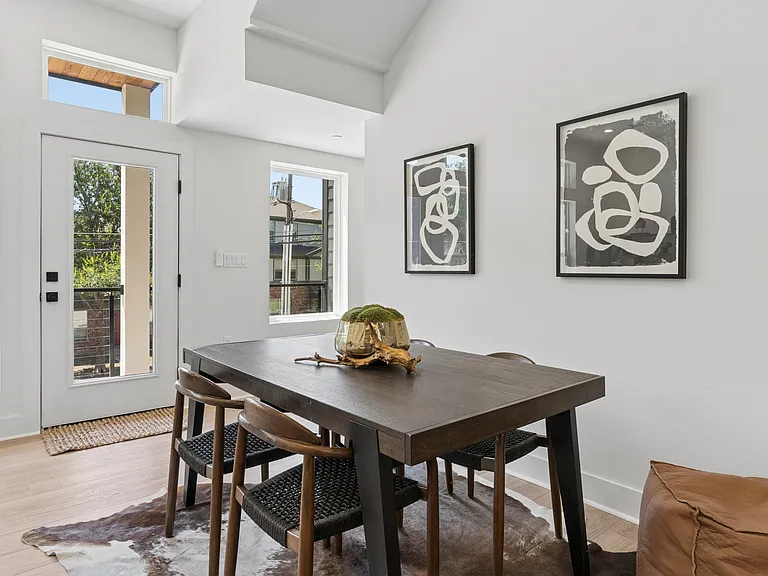 2202 N Carroll Ave #102 — Photo 36