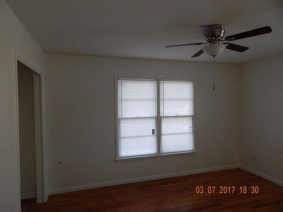 4th image of 2543 Culver Ave