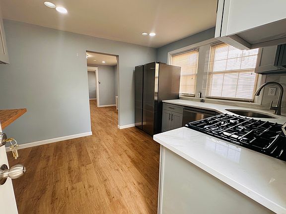 3rd image of 527 N Wynnewood Ave Floor 1