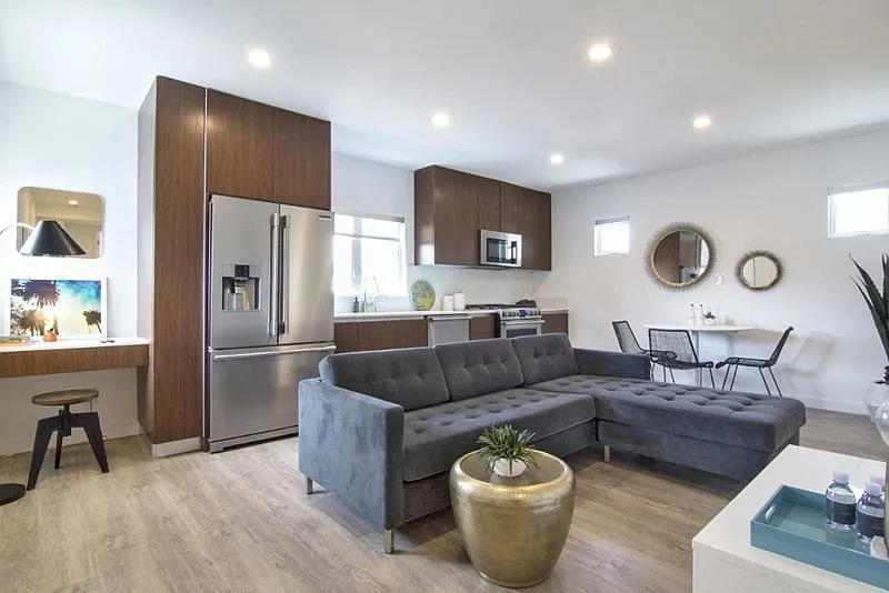 2 bed, 850 sqft, $3,795 — Photo 4