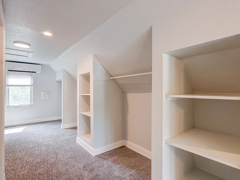 1420 S Clarkson St — Photo 25