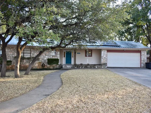 1115 W 11th St, Brady, TX 76825