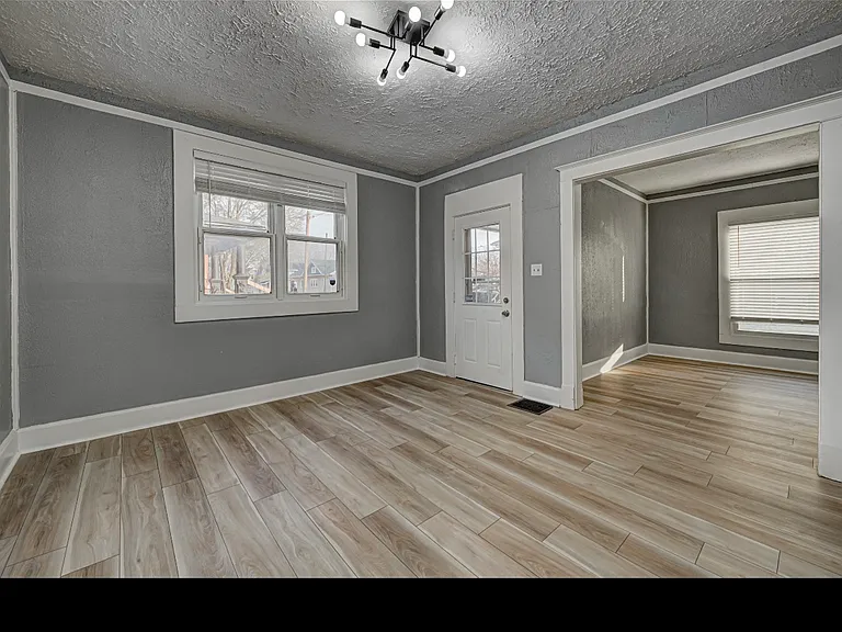 814 Parkway Ave #1 — Photo 2