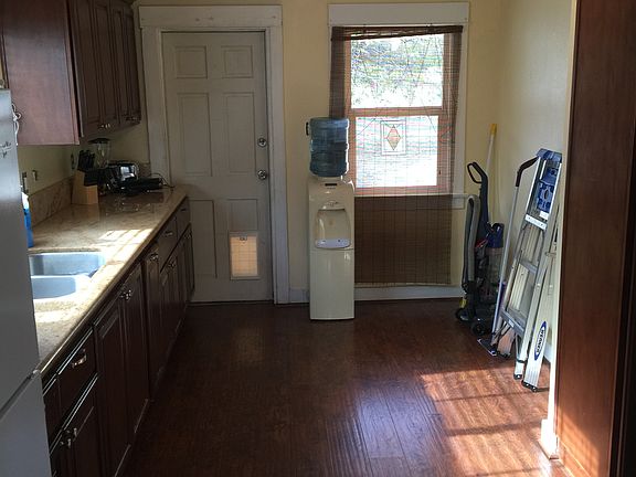 4th image of 429 Beverly Sq