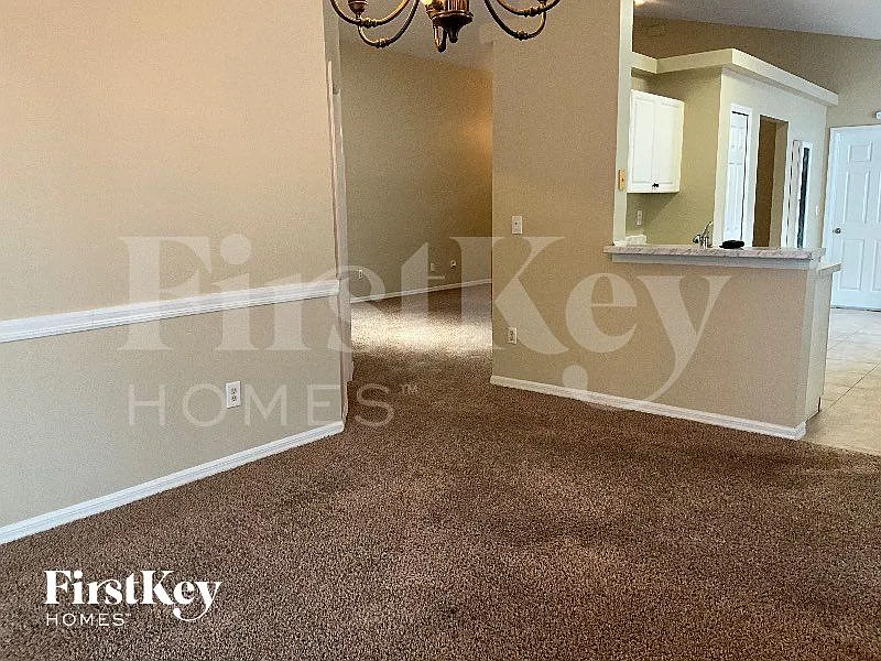 4 bed, 2.0 bath, 1680 sqft, $2,680 — Photo 4
