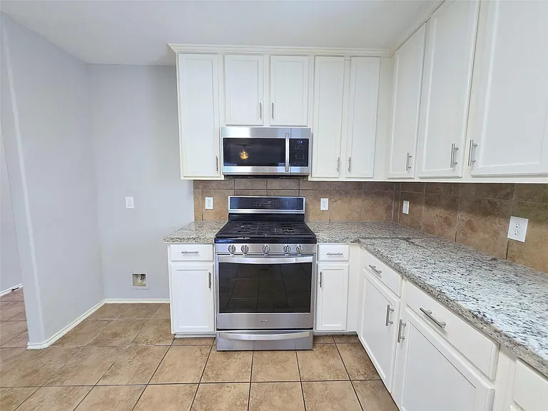 1423 Stone Bluff Dr — Photo 10