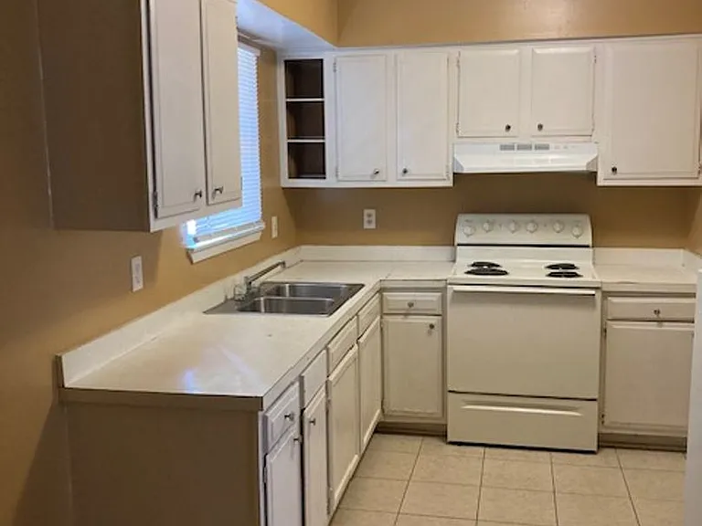 2606 W David Dr — Photo 4