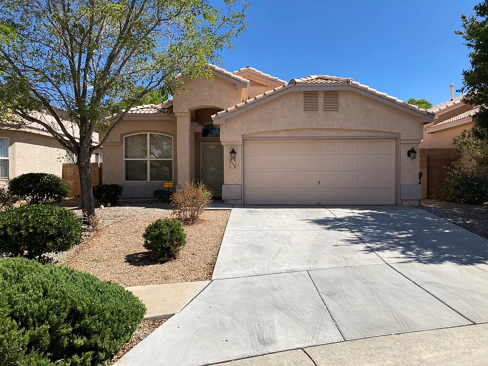 Eagle Vista Dr NE