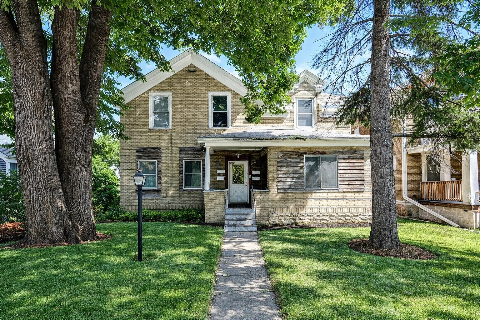 8 bed, $4,500 — Photo 1