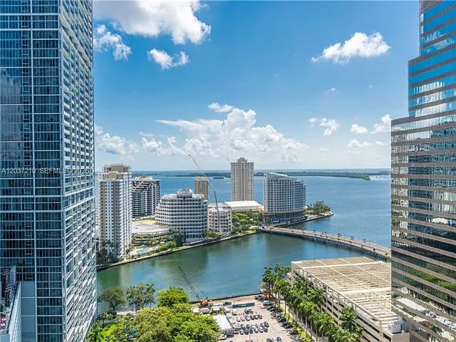 500 Brickell Ave #2700