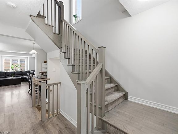 3rd image of 19 Hibiscus Ln