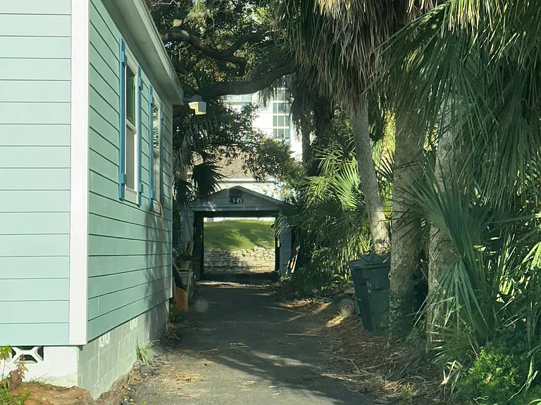 418 N Wild Olive Ave — Photo 3