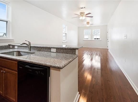 4th image of 9122 Nelson St