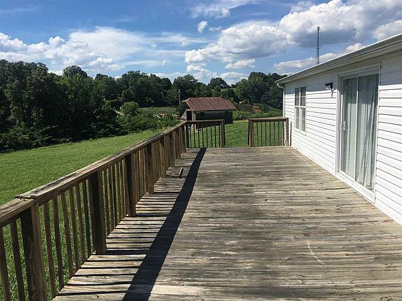 3rd image of 2540 Lakeview Dr