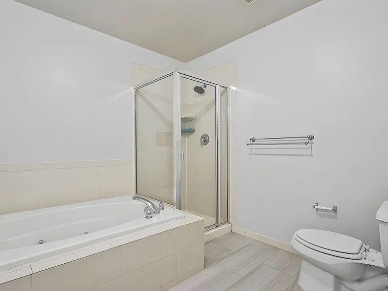107 Brittany Ct — Photo 18