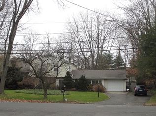 12 Arrowhead Rd, Old Tappan, NJ 07675