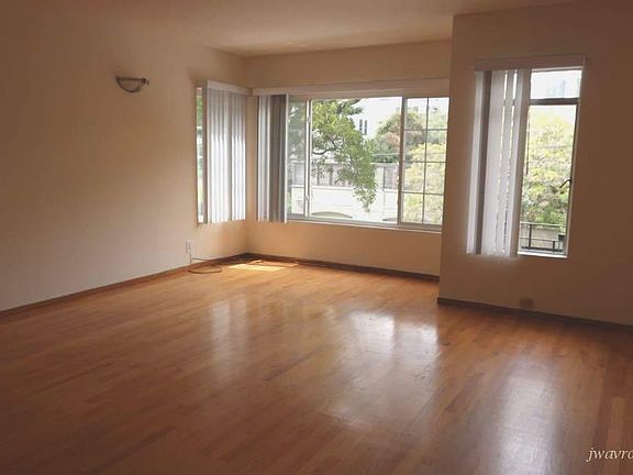 2nd image of 2261 Sacramento St #103