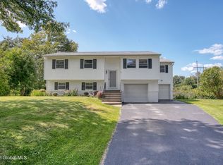 8 Andrea Ct, Watervliet, NY 12189