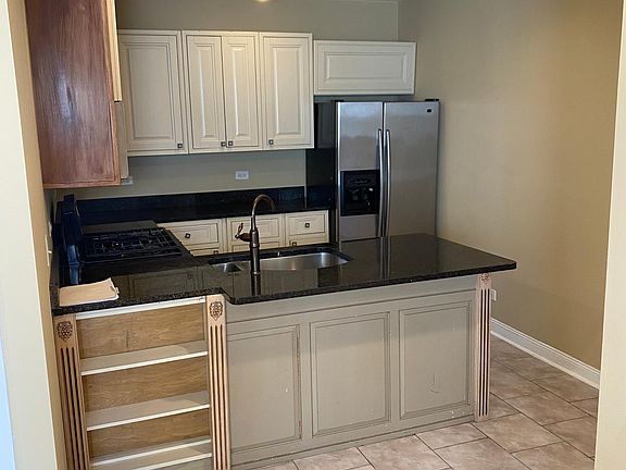 3rd image of 2726 W Lunt Ave APT 1E