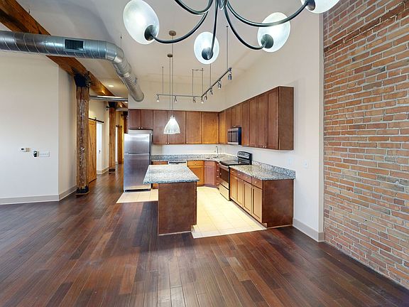 5th image of 427 Pershing Ave #209