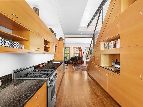 5th image of 325 W 82nd St #4 & 5