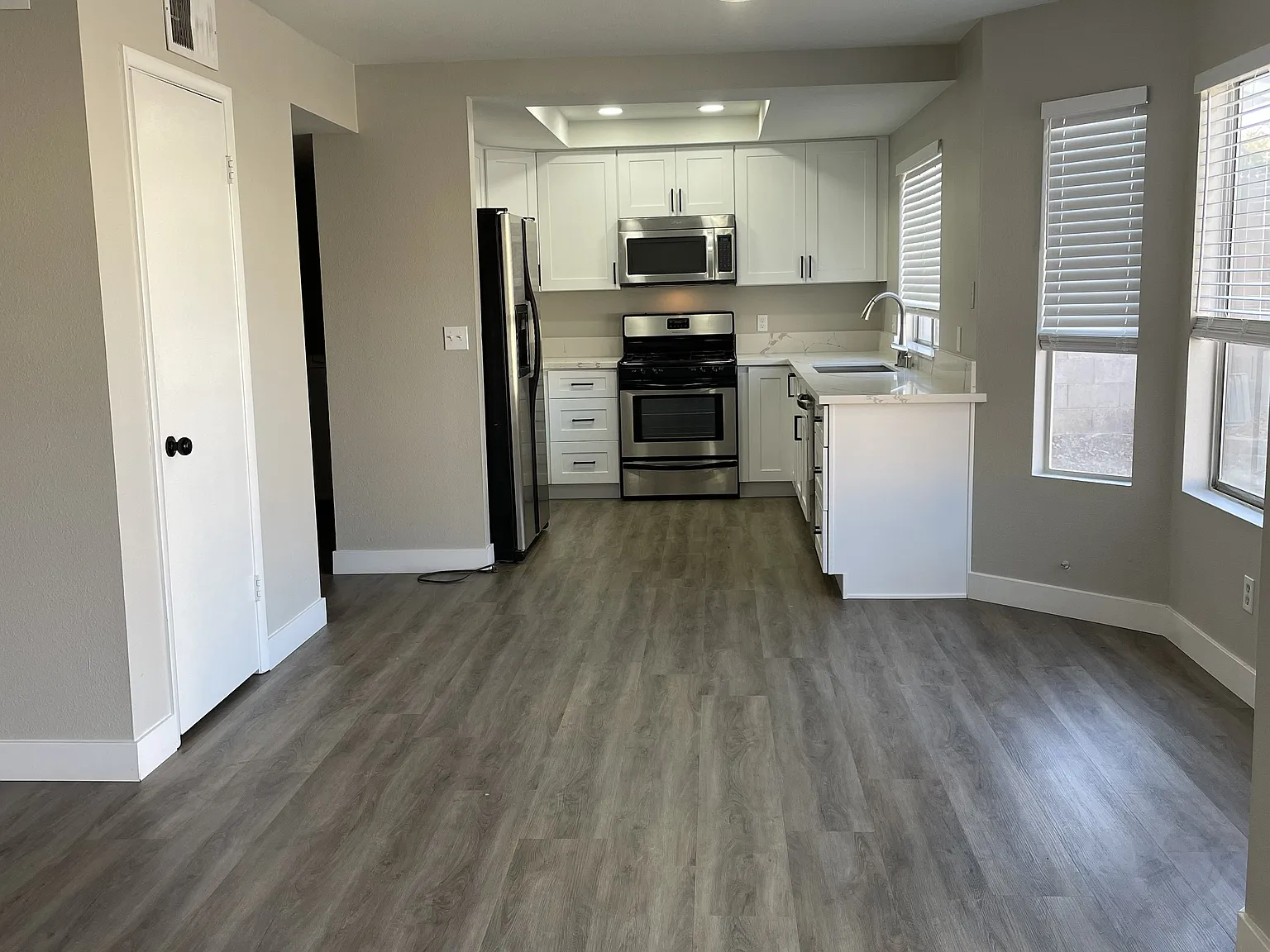 4 bed, 1873 sqft, $2,275 — Photo 3