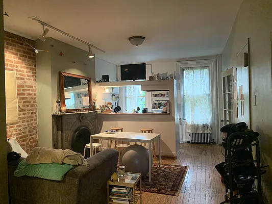 Rented by Realty Collective | media 8