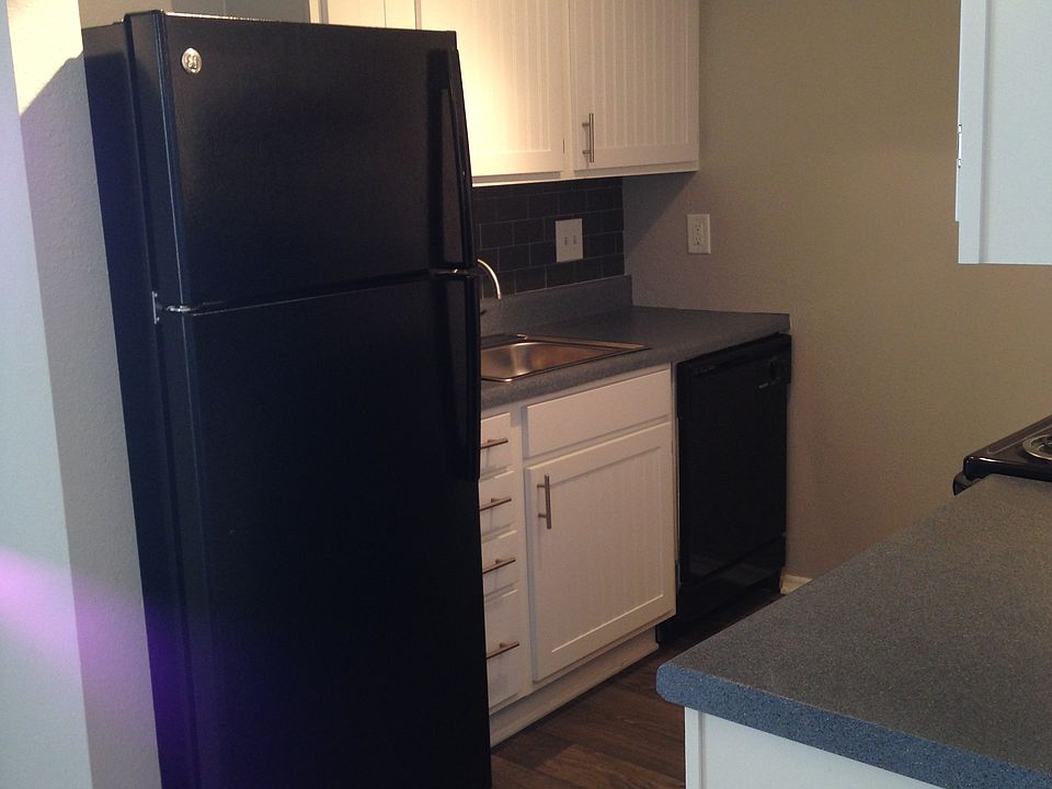 2nd image of 7236 Wallace Rd APT 901