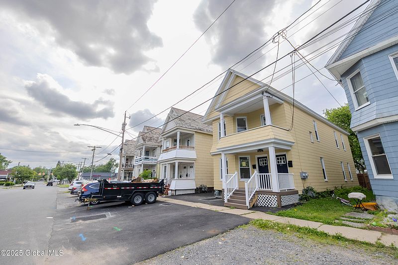 2nd image of 39 Fehr Avenue
