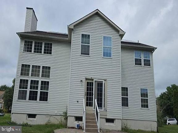 2nd image of 70 Amherst Dr