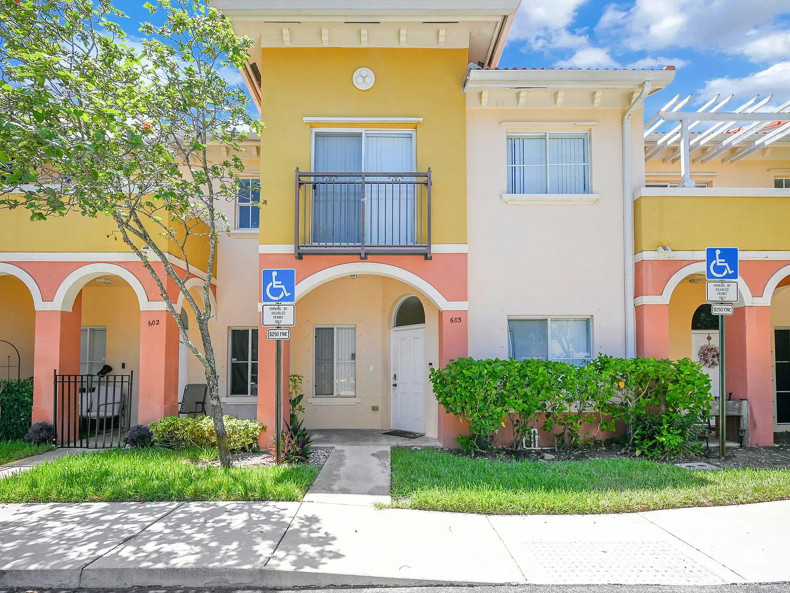 3 bed, 2.5 bath, 1533 sqft, $3,000 — Photo 2