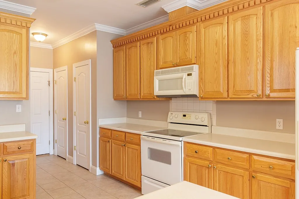 3 bed, 2.0 bath, 1853 sqft, $2,000 — Photo 3