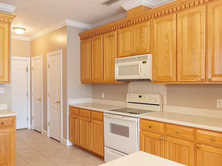 3513 Belmont Cir — Photo 3